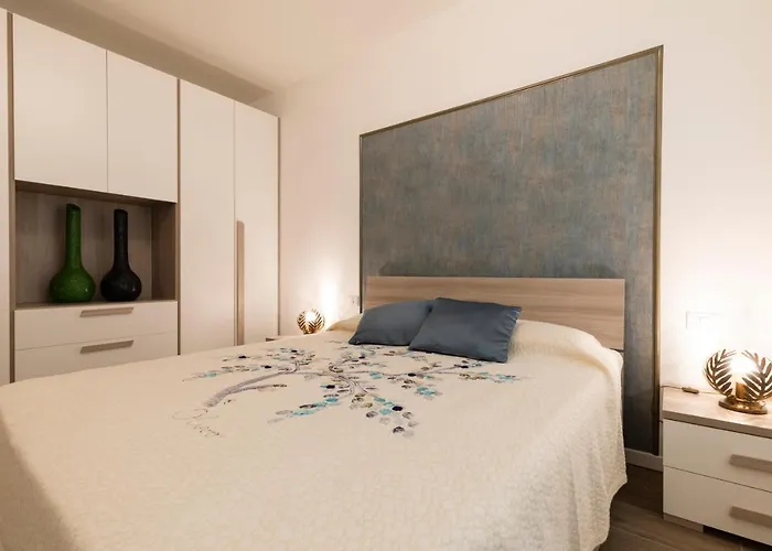 West - Modern And Comfortable Apartment