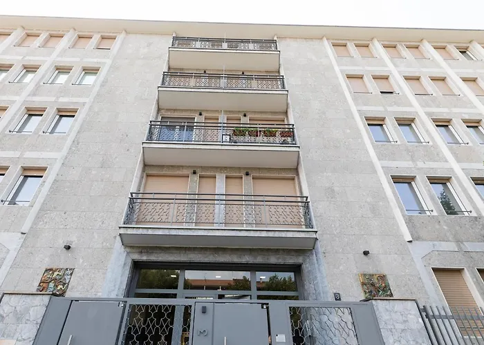 West - Modern And Comfortable Apartment